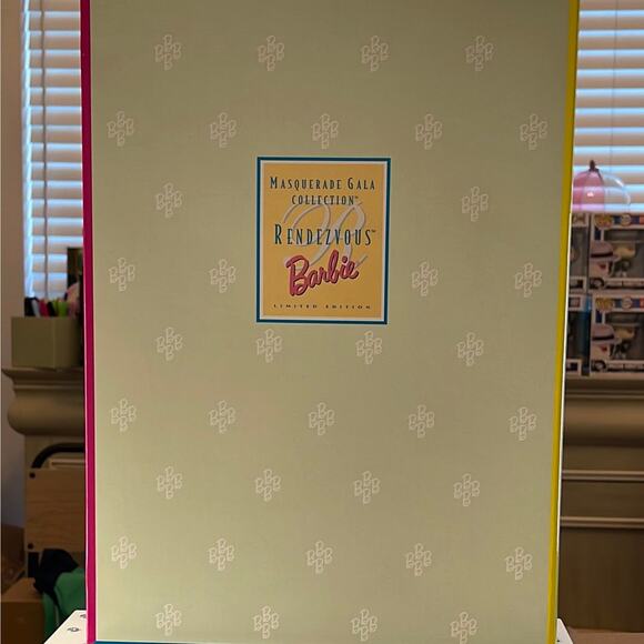 Mattel 1998 Masquerade Gala Collection Rendezvous Barbie #20647 - Picture 2 of 11
